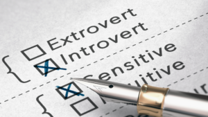 Volgens Carl Jung kun je mensen onderverdelen in extravert of introvert